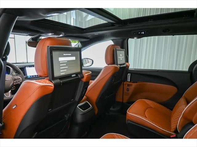 2025 Chrysler Pacifica Pinnacle AWD