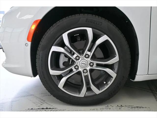 2025 Chrysler Pacifica Pinnacle AWD