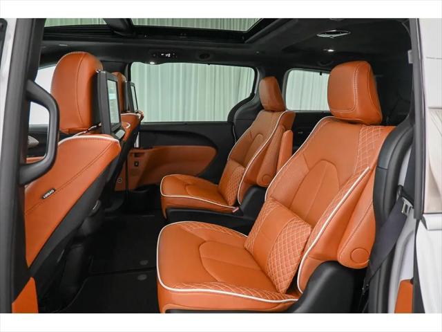 2025 Chrysler Pacifica Pinnacle AWD