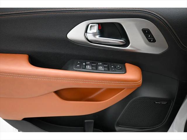 2025 Chrysler Pacifica Pinnacle AWD