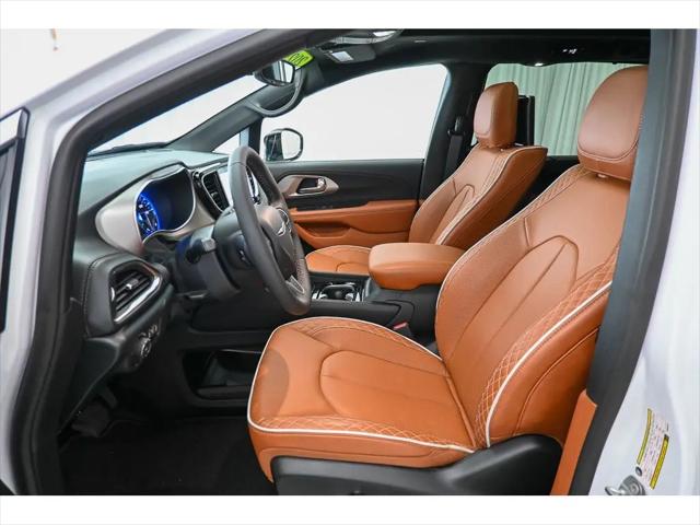 2025 Chrysler Pacifica Pinnacle AWD