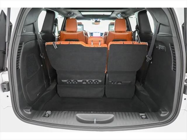 2025 Chrysler Pacifica Pinnacle AWD