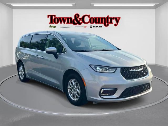2023 Chrysler Pacifica Touring L for sale in Levittown, NY