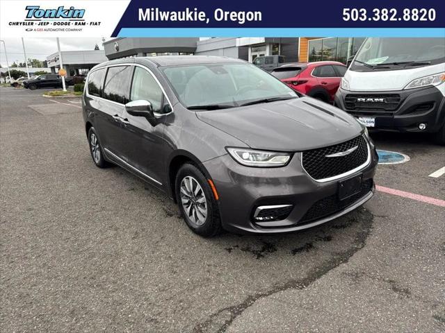 2022 Chrysler Pacifica Hybrid Limited for sale in Milwaukie, OR
