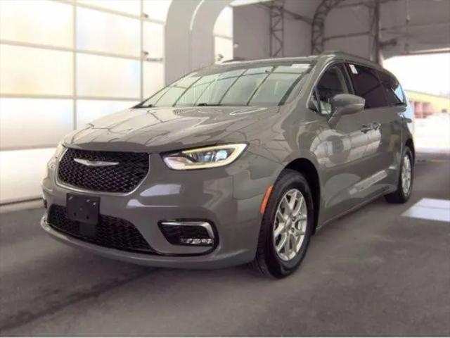 2022 Chrysler Pacifica Touring L for sale in East Dubuque, IL