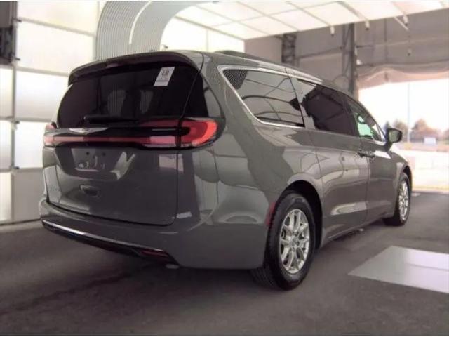 2022 Chrysler Pacifica Touring L for sale in East Dubuque, IL