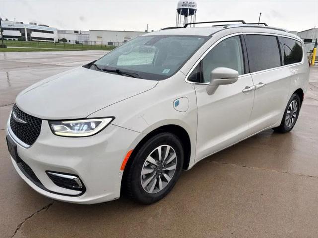 2021 Chrysler Pacifica Hybrid Touring L for sale in Shelbyville, KY