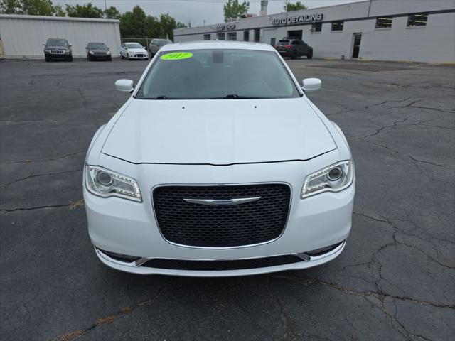 2017 Chrysler 300 Limited AWD