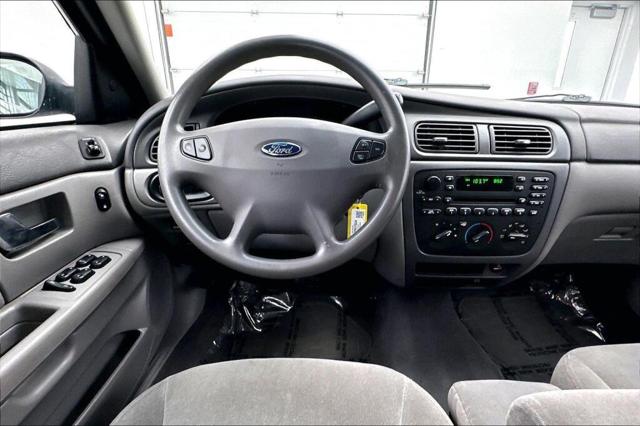 2003 Ford Taurus 4dr Sdn SES Standard