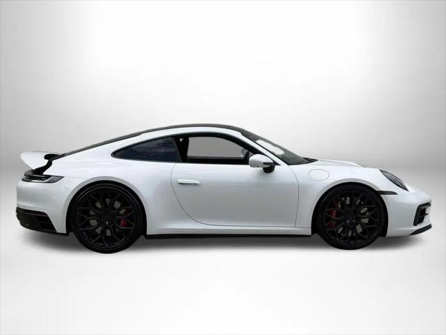 2022 Porsche 911 Carrera 4 GTS