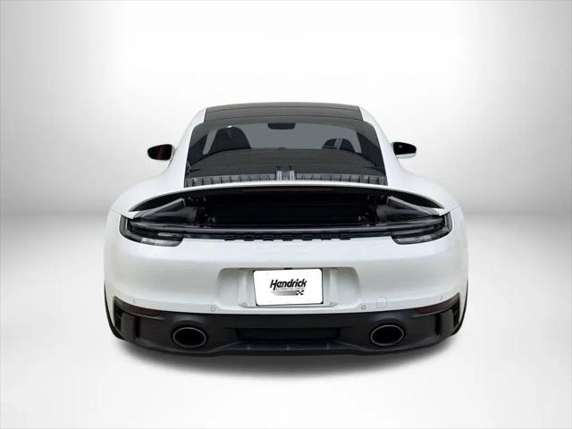 2022 Porsche 911 Carrera 4 GTS