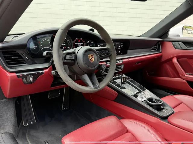 2022 Porsche 911 Carrera 4 GTS