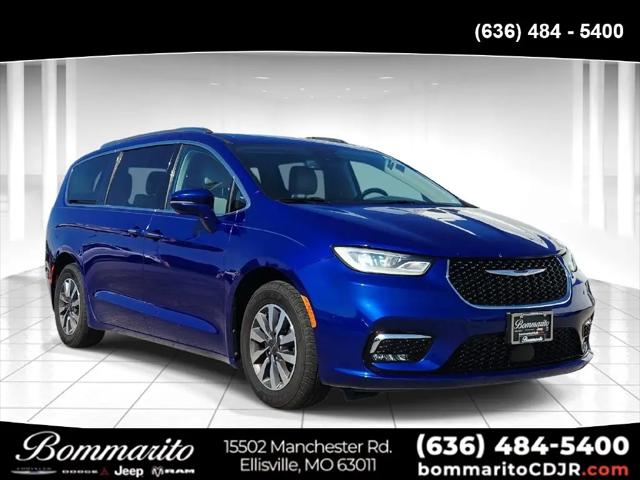 2021 Chrysler Pacifica Touring L for sale in Ellisville, MO