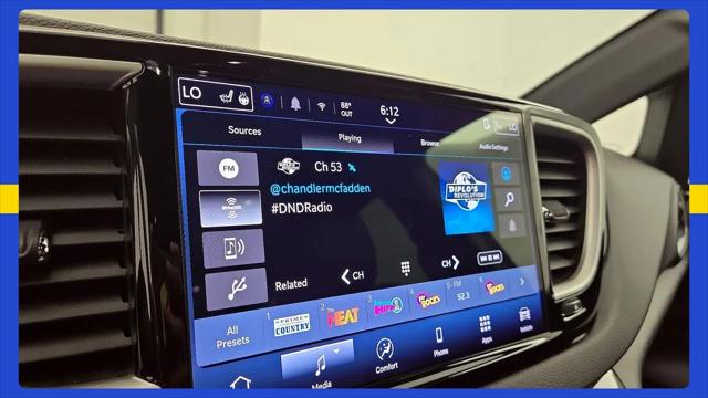 2025 Chrysler Pacifica Select