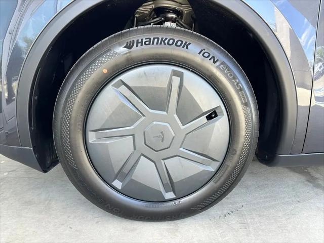 2026 Tesla Model Y Premium Rear-Wheel Drive
