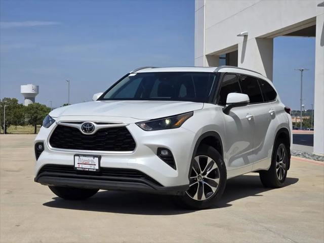 2022 Toyota Highlander XLE for sale in Burleson, TX