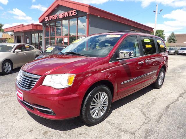 2013 Chrysler Town & Country Touring-L for sale in Milw, WI