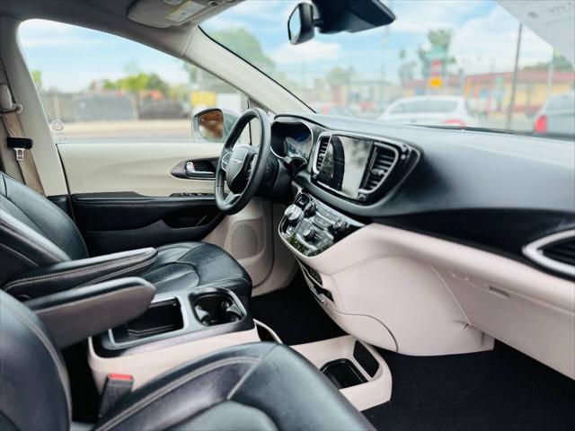 2022 Chrysler Pacifica Touring L