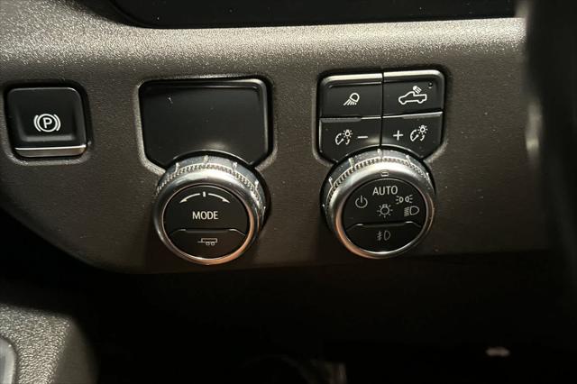 2025 GMC Sierra 1500 2WD Crew Cab Short Box SLT