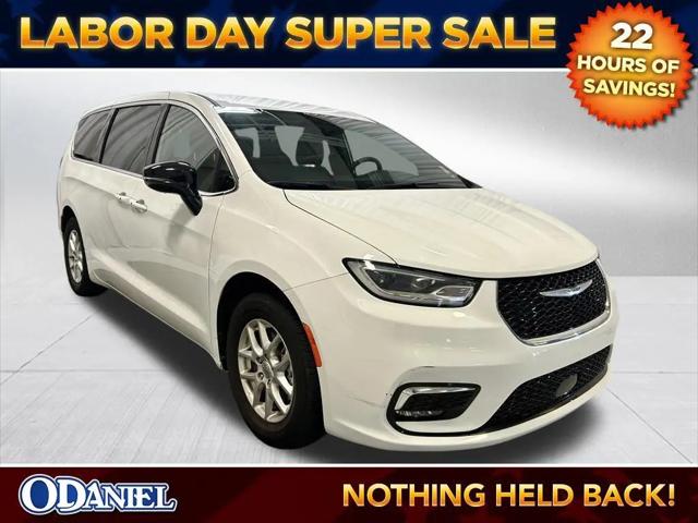 2025 Chrysler Pacifica Select for sale in Fort Wayne, IN
