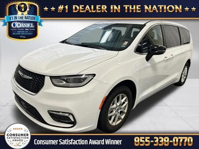 2025 Chrysler Pacifica Select for sale in Fort Wayne, IN