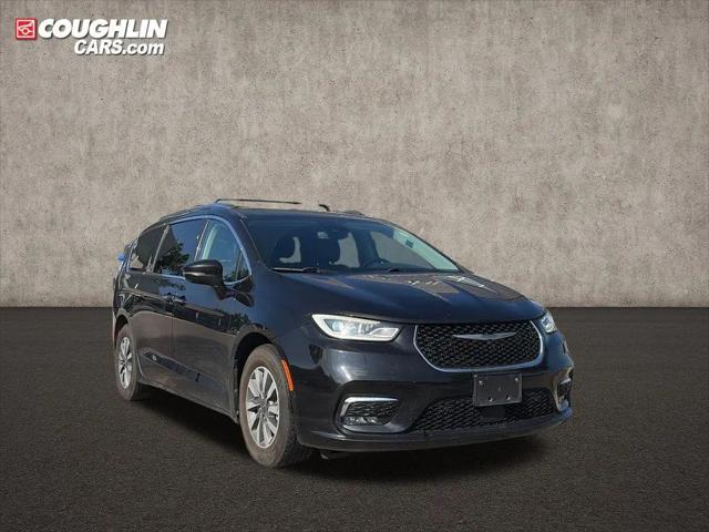 2021 Chrysler Pacifica Hybrid Touring L for sale in Lewis Center, OH