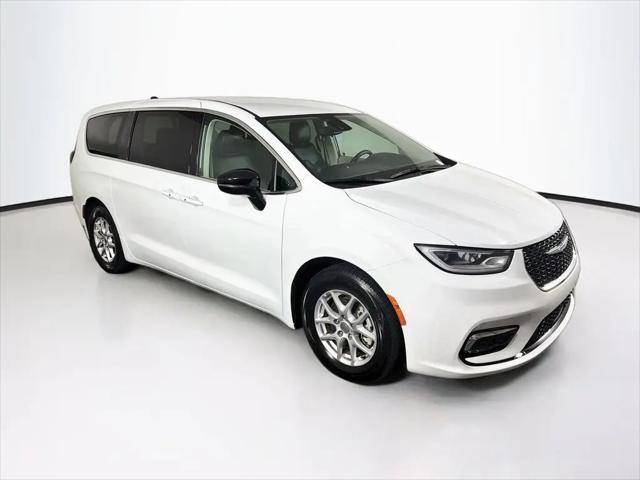 2024 Chrysler Pacifica Touring L for sale in Grand Prairie, TX