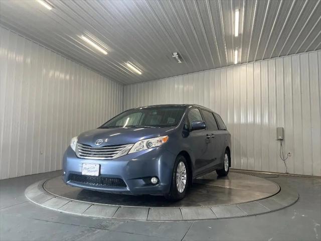 2017 Toyota Sienna XLE 8 Passenger for sale in Barberton, OH