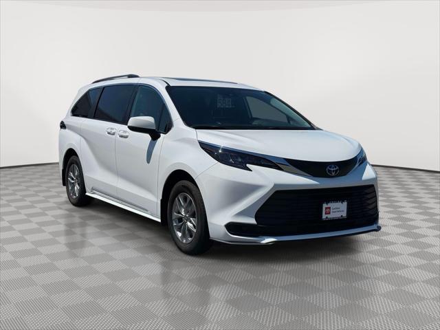 2025 Toyota Sienna LE for sale in Huntington Station, NY