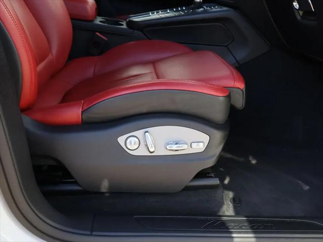 2020 Porsche Macan Macan
