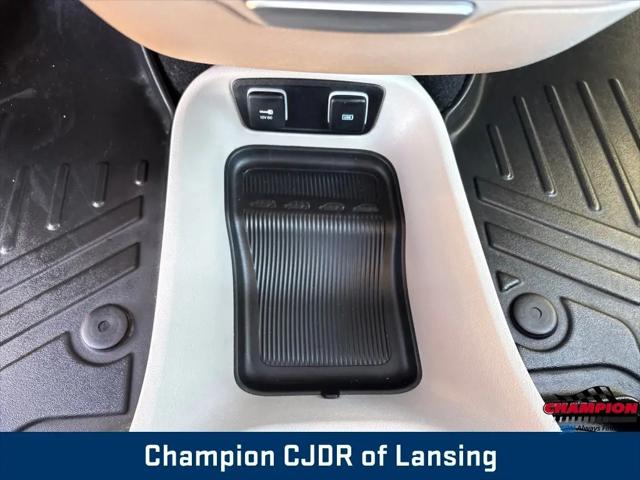 2017 Chrysler Pacifica Touring-L