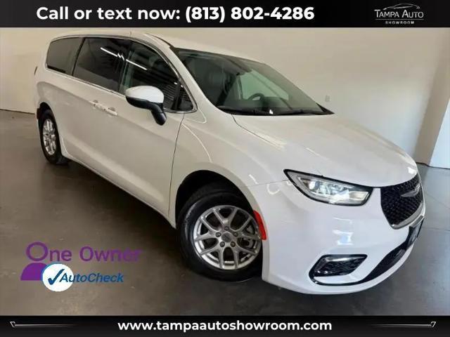 2023 Chrysler Pacifica Touring L for sale in Tampa, FL