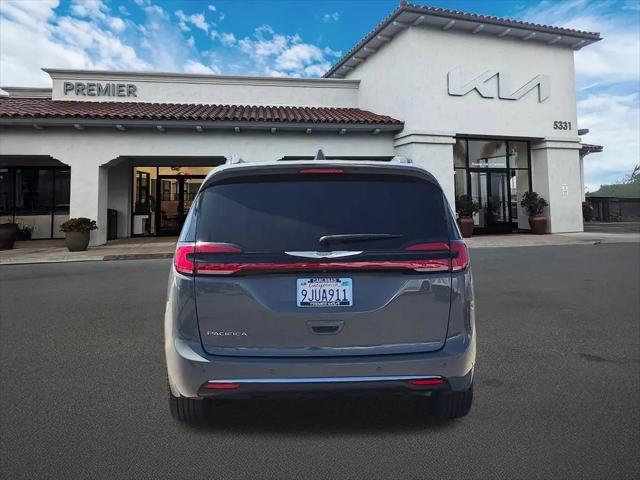 2022 Chrysler Pacifica Touring L