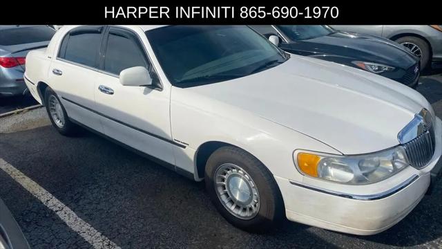 2000 Lincoln Town Car Executive for sale in Knoxville, TN