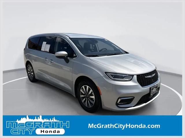 2023 Chrysler Pacifica Hybrid Touring L for sale in Chicago, IL