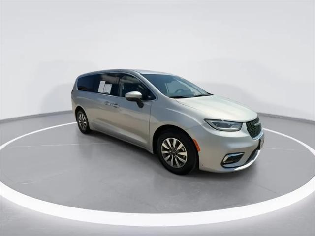 2023 Chrysler Pacifica Hybrid Touring L