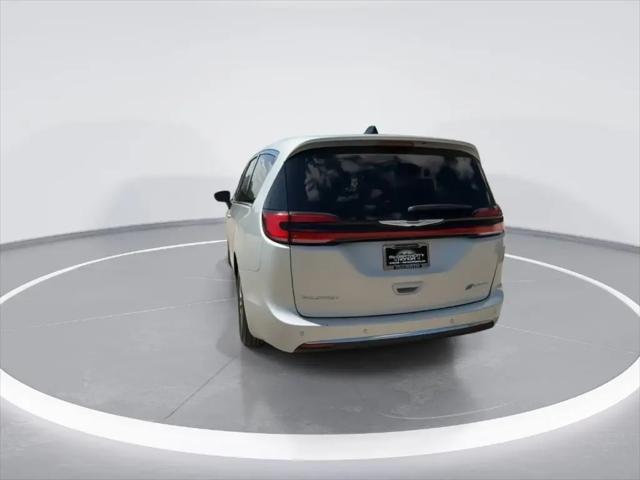 2023 Chrysler Pacifica Hybrid Touring L