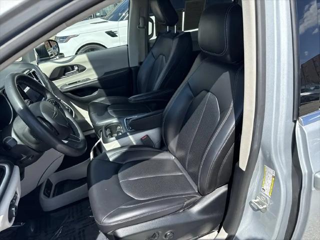 2023 Chrysler Pacifica Hybrid Touring L