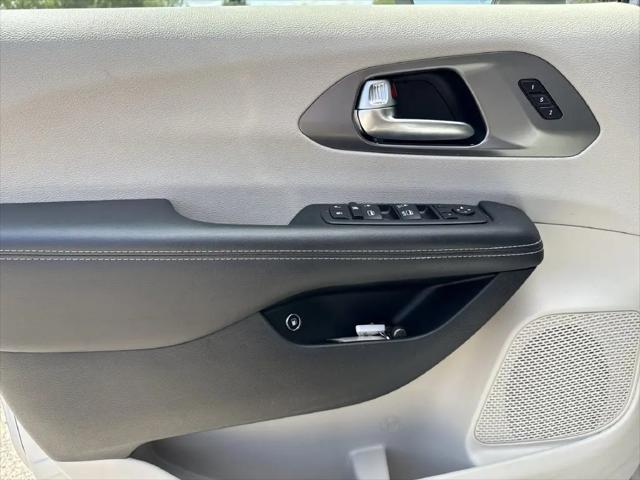 2023 Chrysler Pacifica Hybrid Touring L