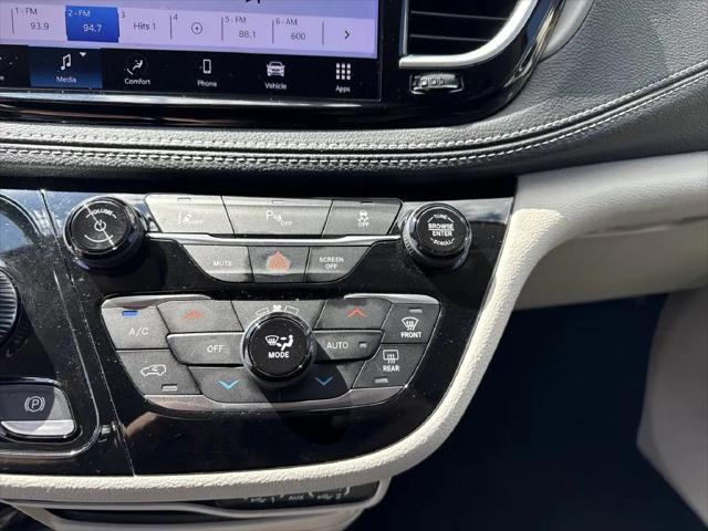 2023 Chrysler Pacifica Hybrid Touring L