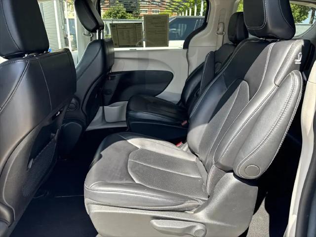 2023 Chrysler Pacifica Hybrid Touring L
