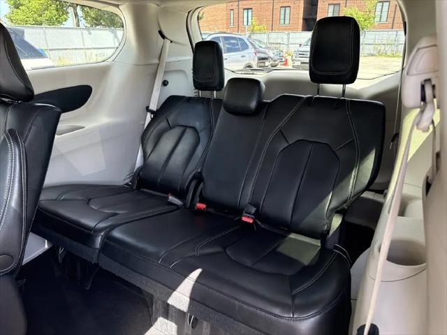 2023 Chrysler Pacifica Hybrid Touring L