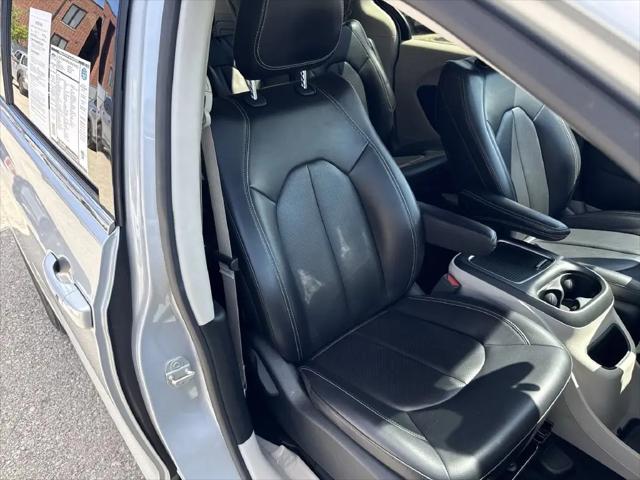2023 Chrysler Pacifica Hybrid Touring L