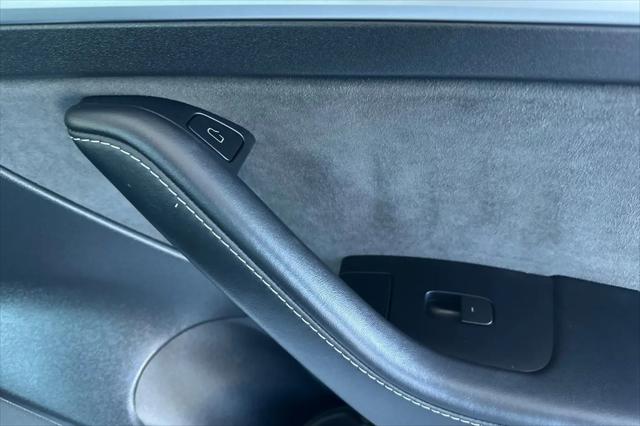 2022 Tesla Model 3 Rear-Wheel Drive