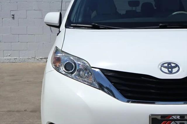 2014 Toyota Sienna LE V6 7 Passenger Mobility