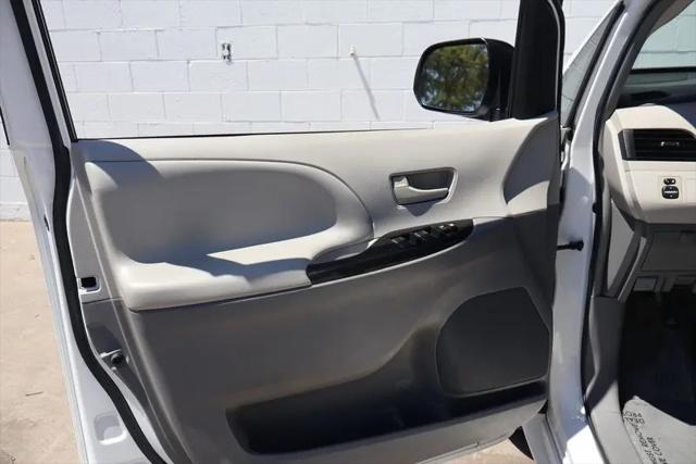 2014 Toyota Sienna LE V6 7 Passenger Mobility