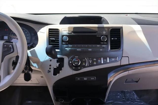 2014 Toyota Sienna LE V6 7 Passenger Mobility
