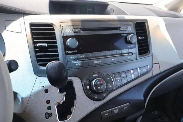 2014 Toyota Sienna LE V6 7 Passenger Mobility