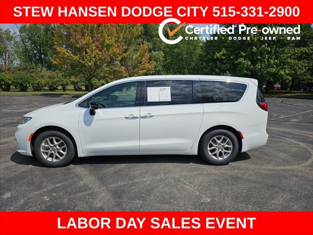 2025 Chrysler Pacifica Select for sale in Urbandale, IA
