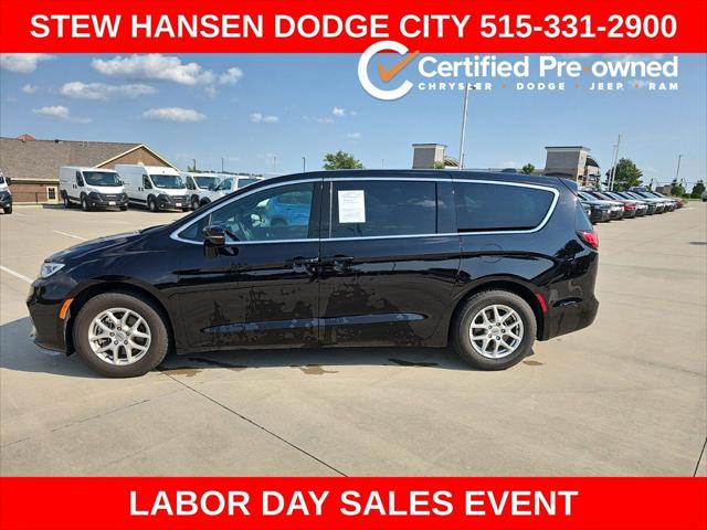 2025 Chrysler Pacifica Select for sale in Urbandale, IA
